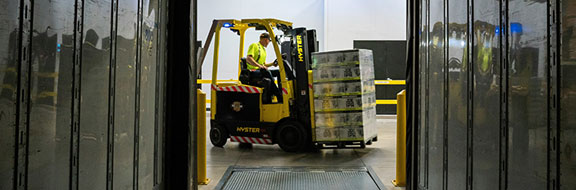 carretilla elevadora con carga carretilla elevadora con carga