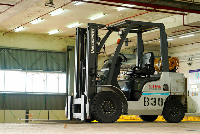 Reach truck hire